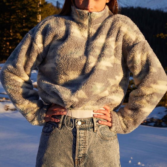 PacSun Tops - Fluffy Cropped Half Zip